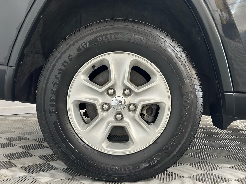 Jeep Grand Cherokee Laredo 4WD 2015