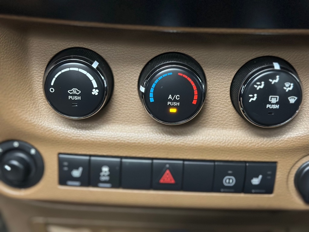 Jeep Wrangler Unlimited Sahara 4WD 2011