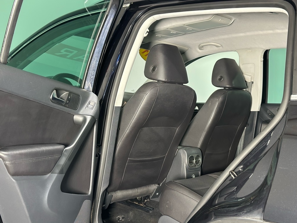 Volkswagen Tiguan S 4Motion 2011