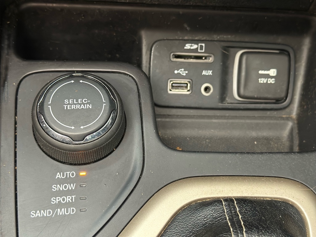 2014 Jeep Cherokee Latitude photo 21