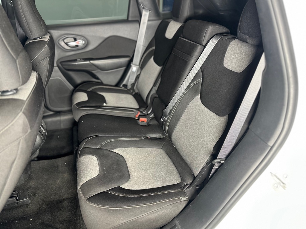 2014 Jeep Cherokee Latitude photo 28
