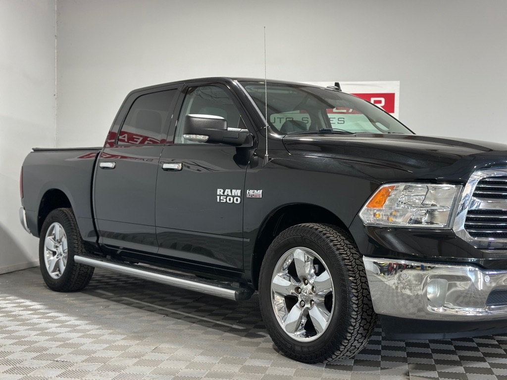 2016 Ram 1500 SLT photo 2