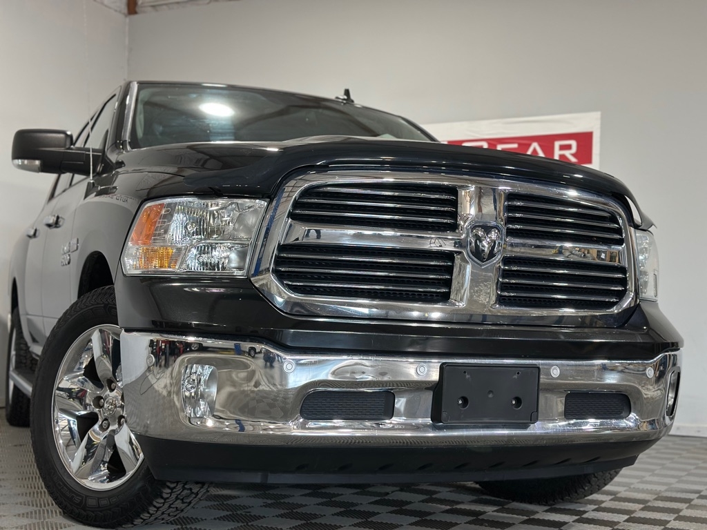 2016 Ram 1500 SLT photo 3
