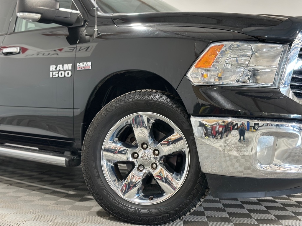 2016 Ram 1500 SLT photo 4
