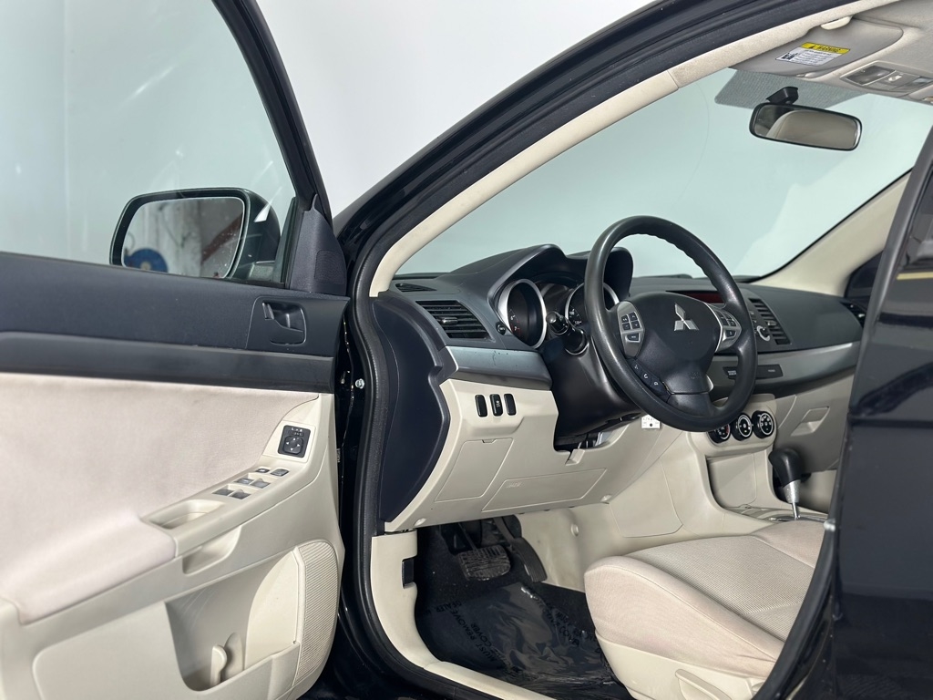 Mitsubishi Lancer ES 2011