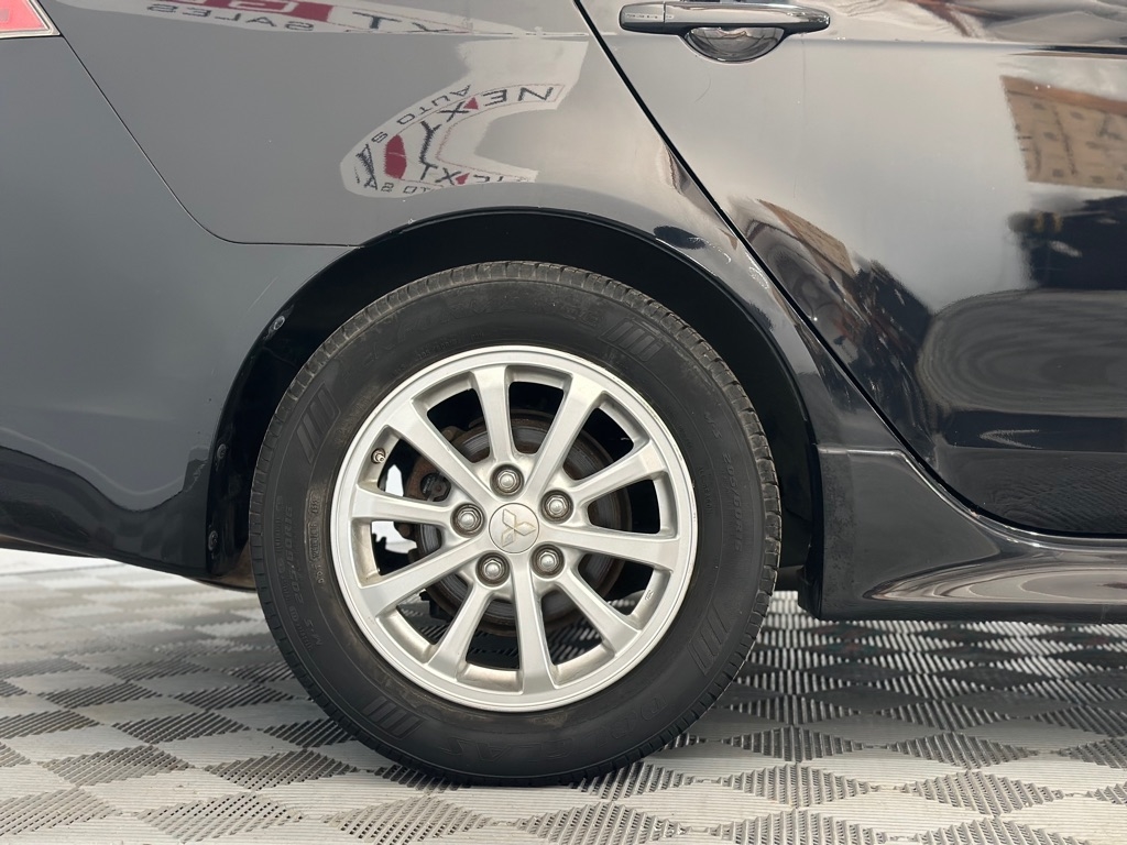 Mitsubishi Lancer ES 2011