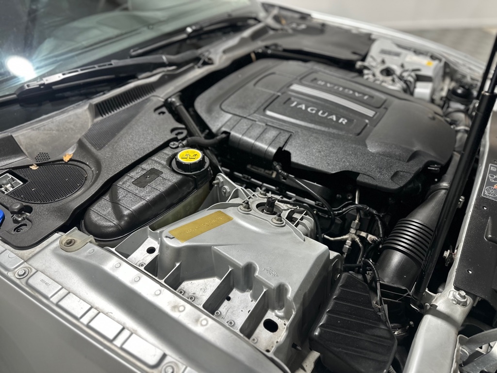 Jaguar XK-Series XK Portfolio Coupe 2010