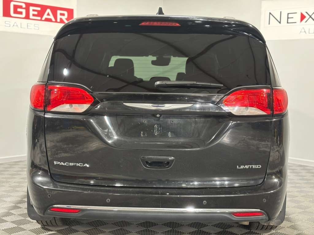 Chrysler Pacifica Limited 2017