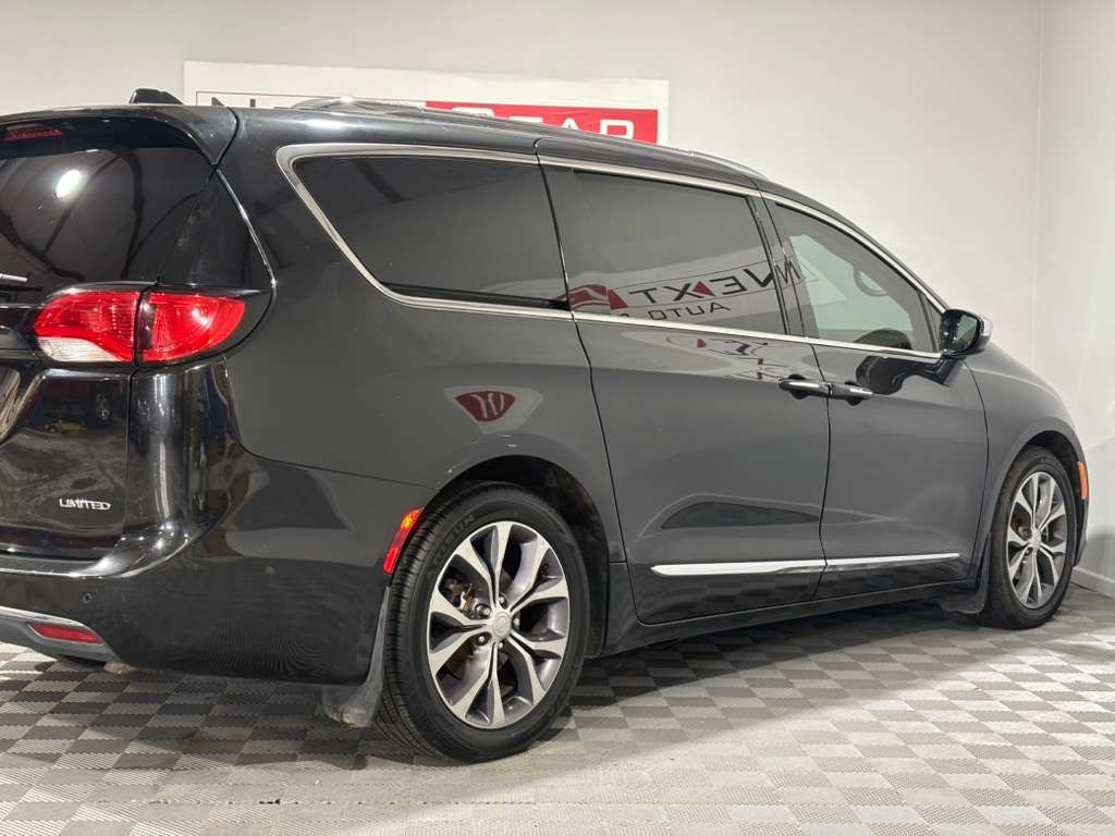 Chrysler Pacifica Limited 2017