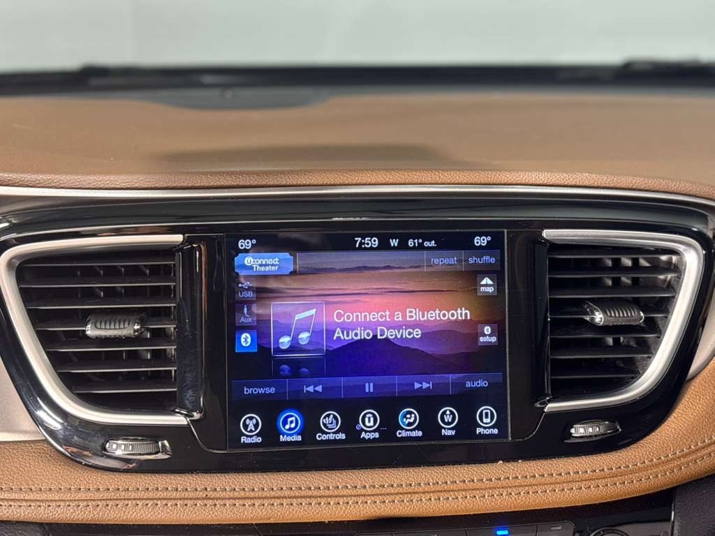 Chrysler Pacifica Limited 2017