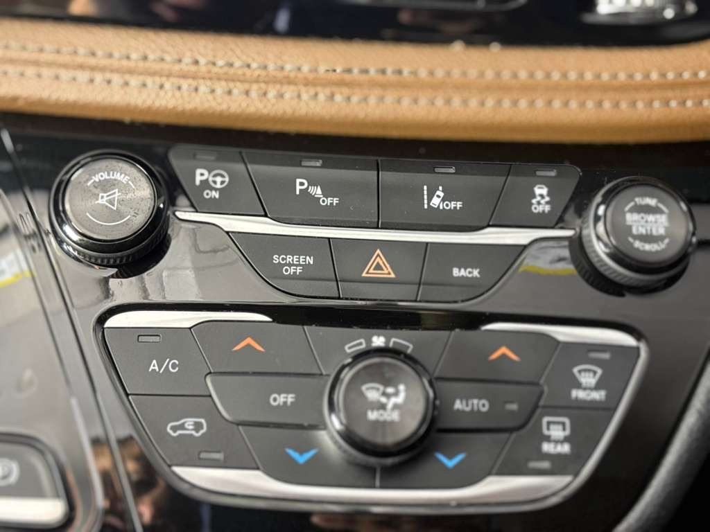 Chrysler Pacifica Limited 2017