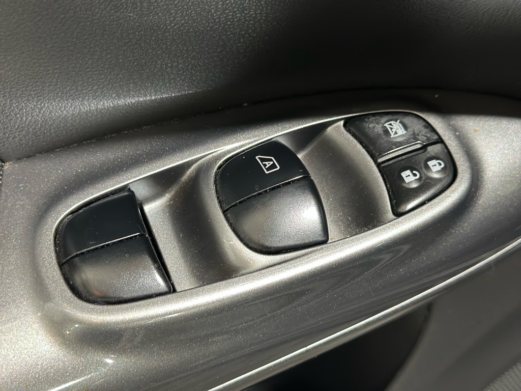 Nissan Juke S FWD 2015