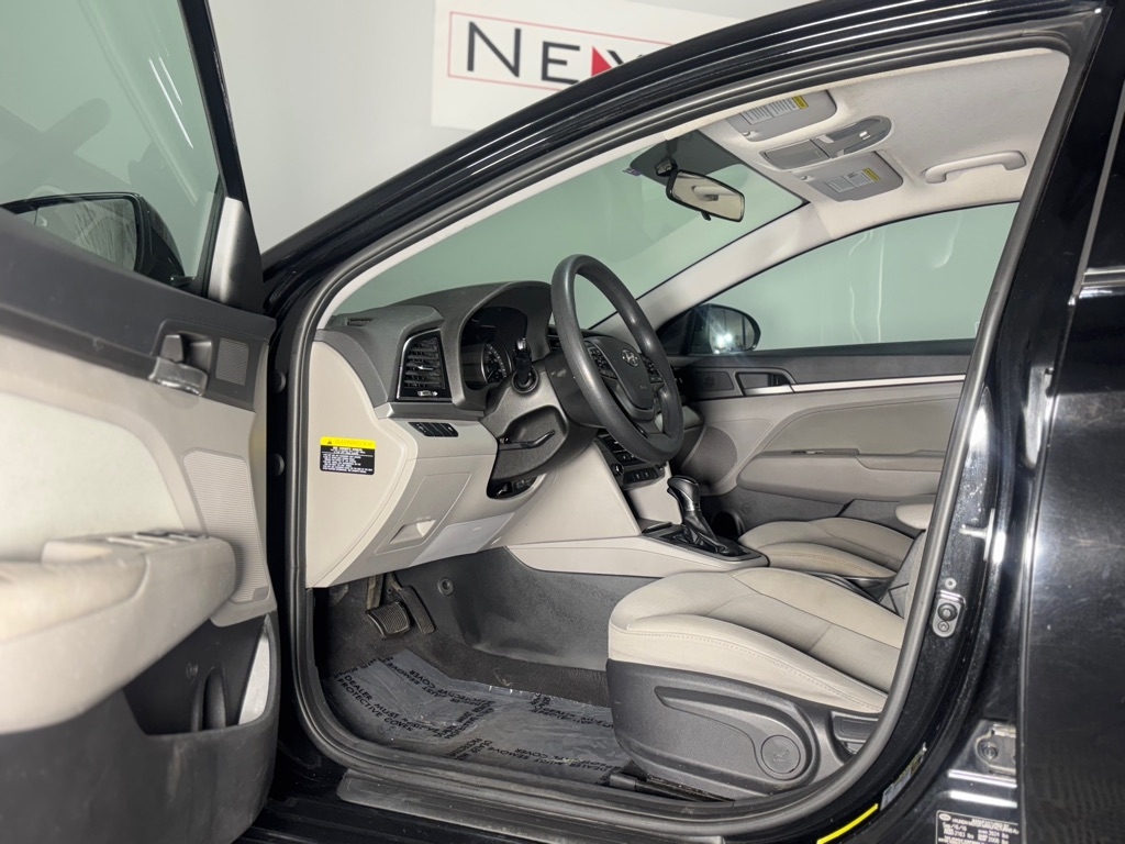 Hyundai Elantra Value Edition 6A 2017