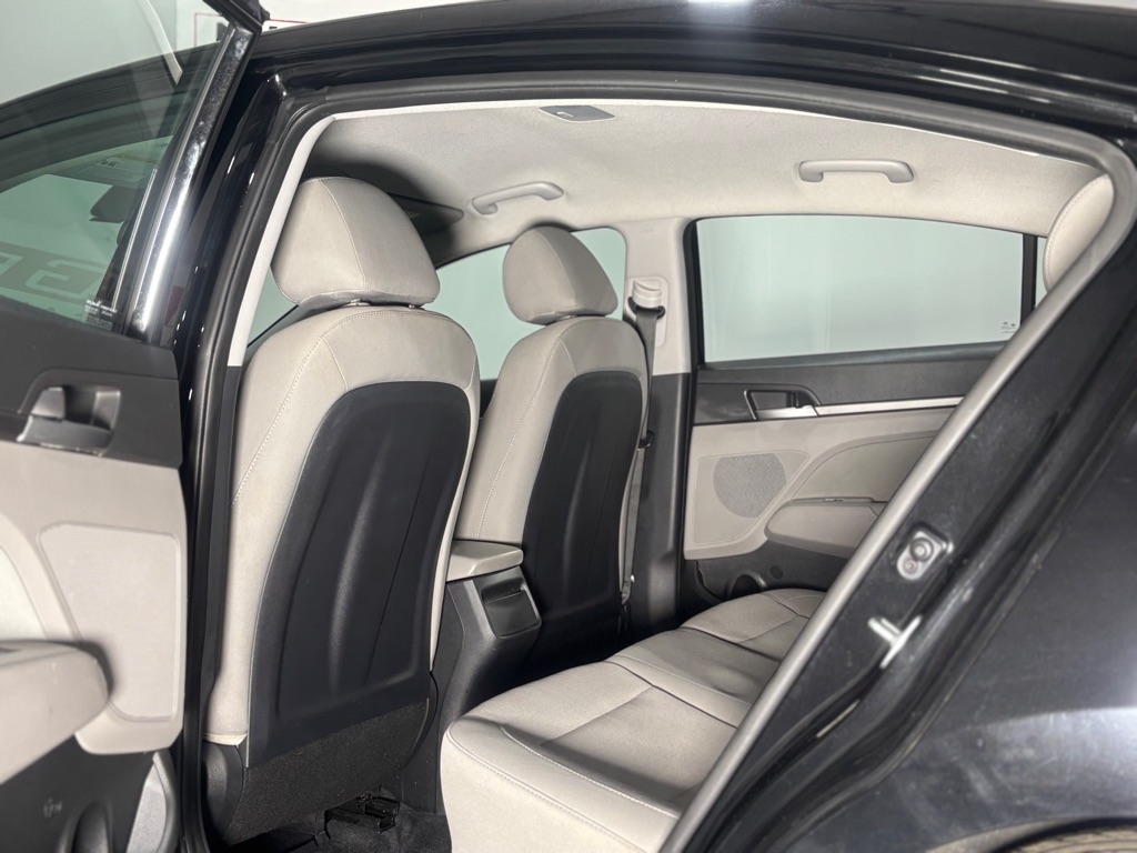 Hyundai Elantra Value Edition 6A 2017