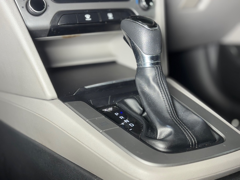 Hyundai Elantra Value Edition 6A 2017