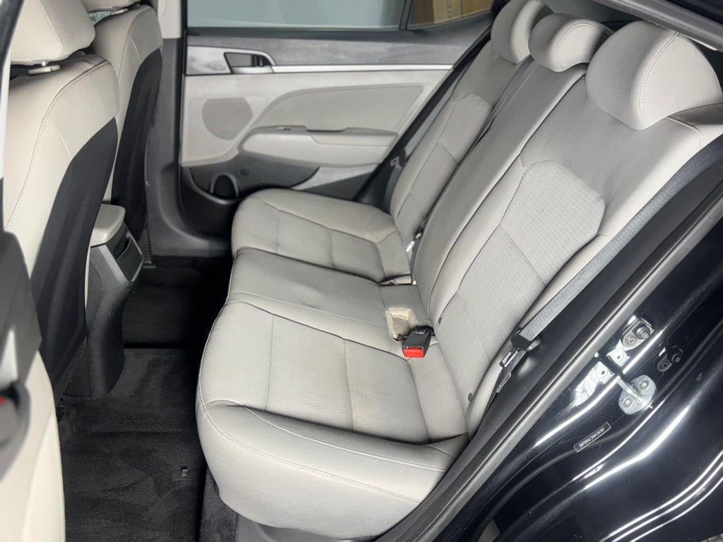 Hyundai Elantra Value Edition 6A 2017