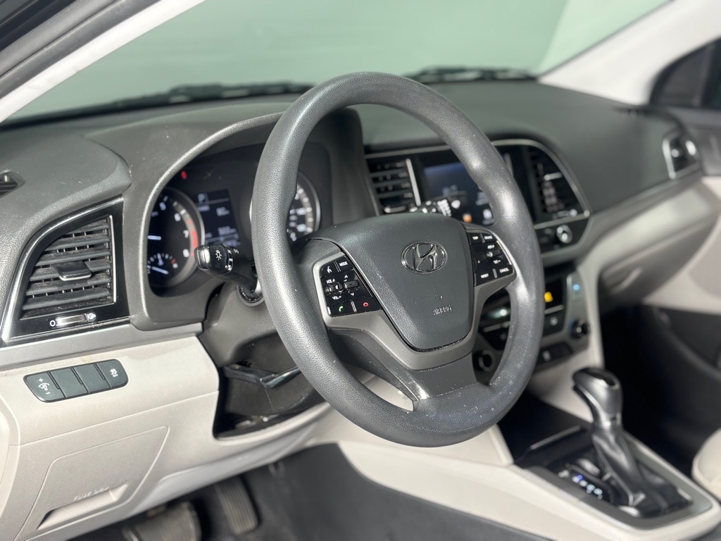 Hyundai Elantra Value Edition 6A 2017