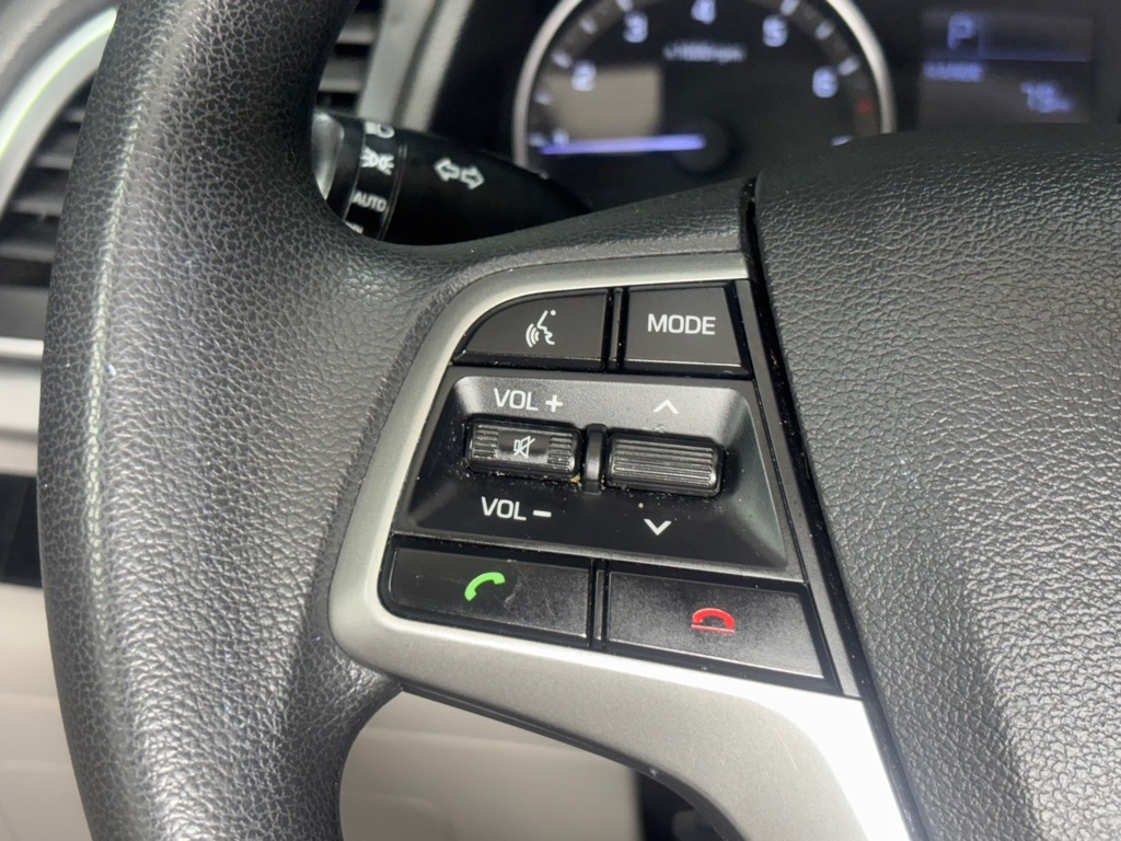 Hyundai Elantra Value Edition 6A 2017