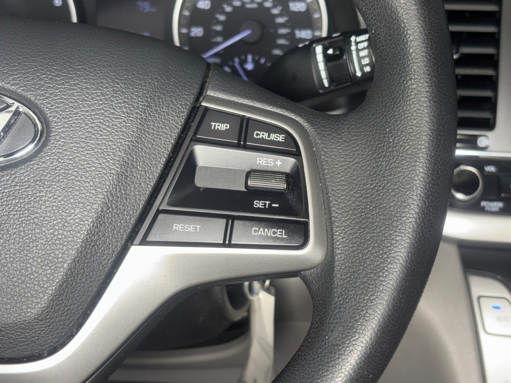 Hyundai Elantra Value Edition 6A 2017