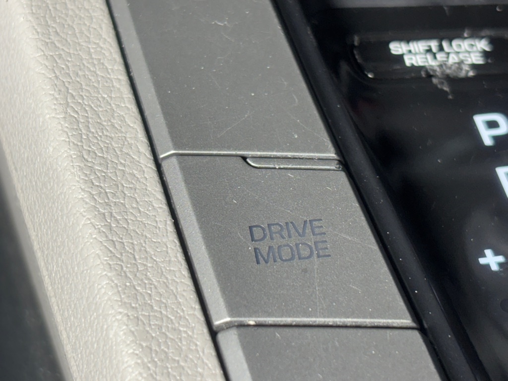 Hyundai Elantra Value Edition 6A 2017