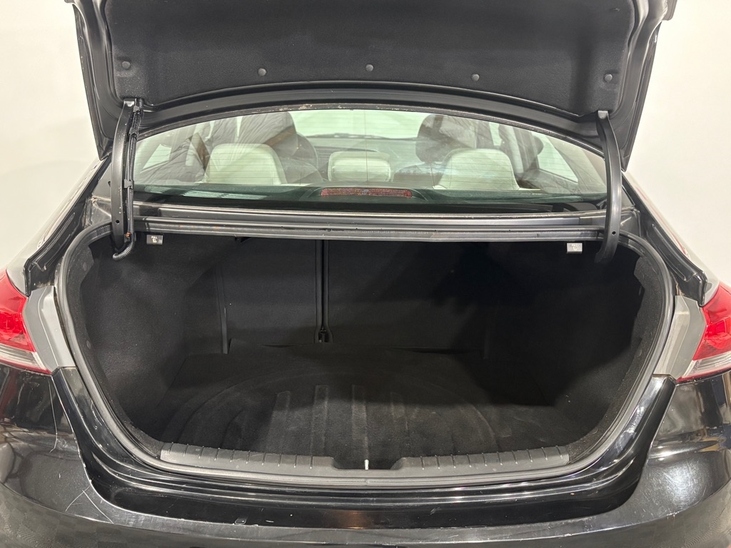 Hyundai Elantra Value Edition 6A 2017