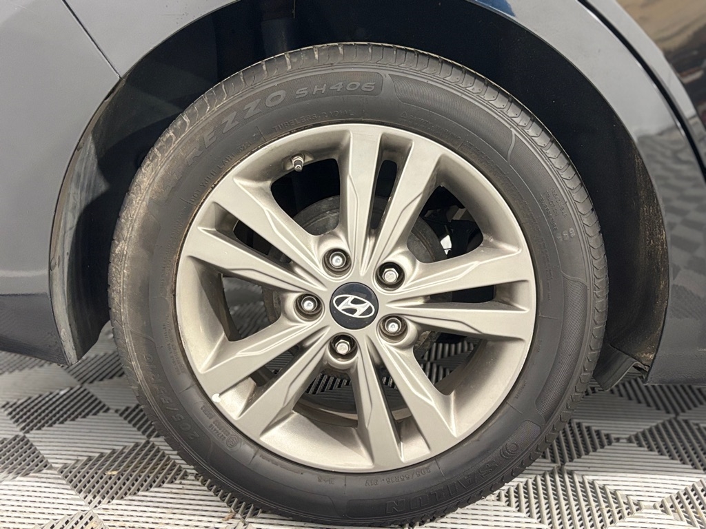 Hyundai Elantra Value Edition 6A 2017