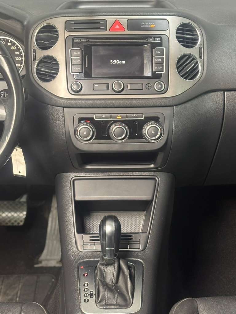 Volkswagen Tiguan S 4Motion 2011