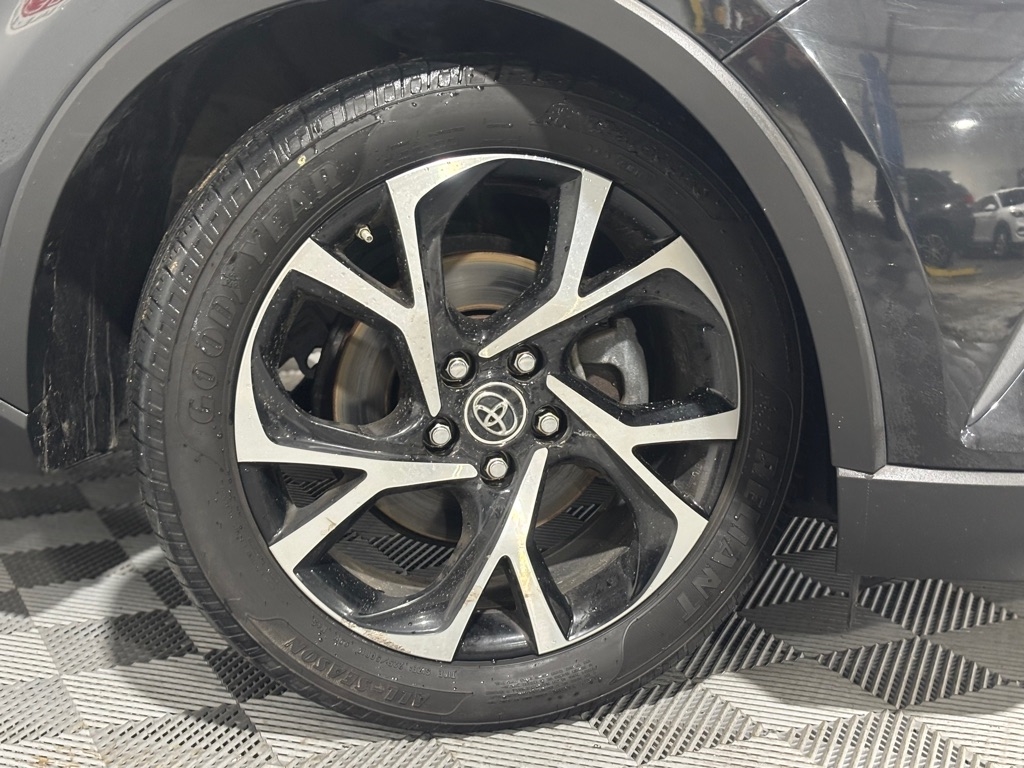 Toyota C-HR XLE 2018