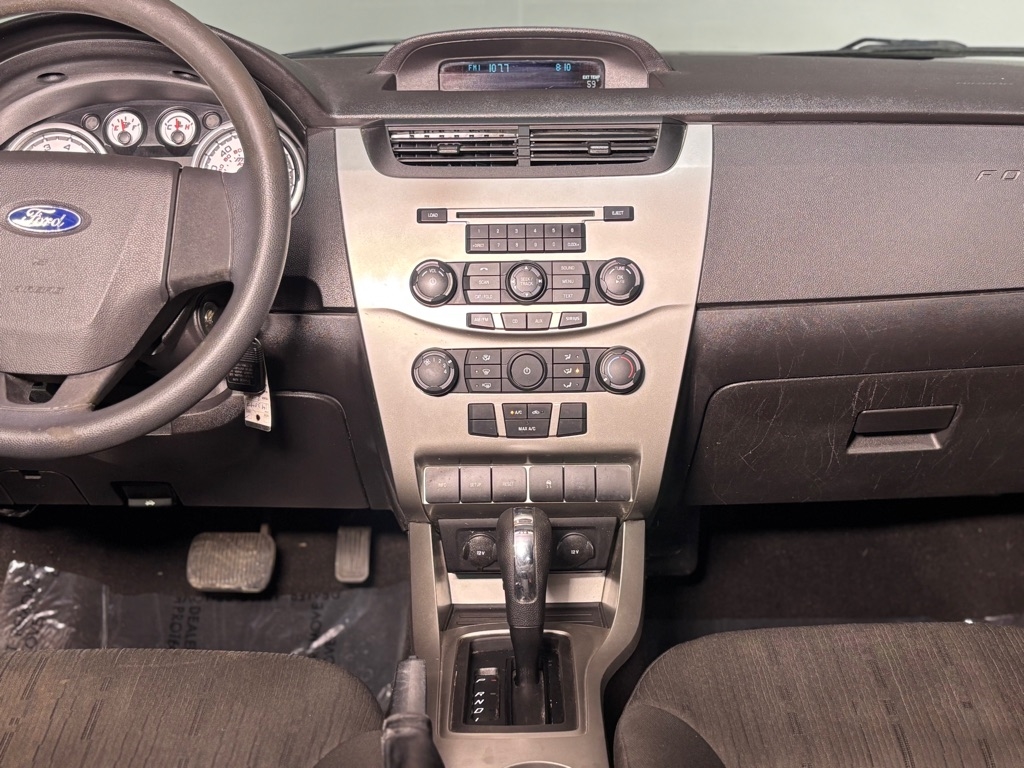 Ford Focus SE Sedan 2010