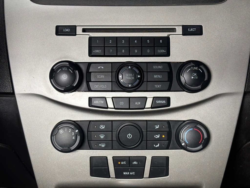 Ford Focus SE Sedan 2010