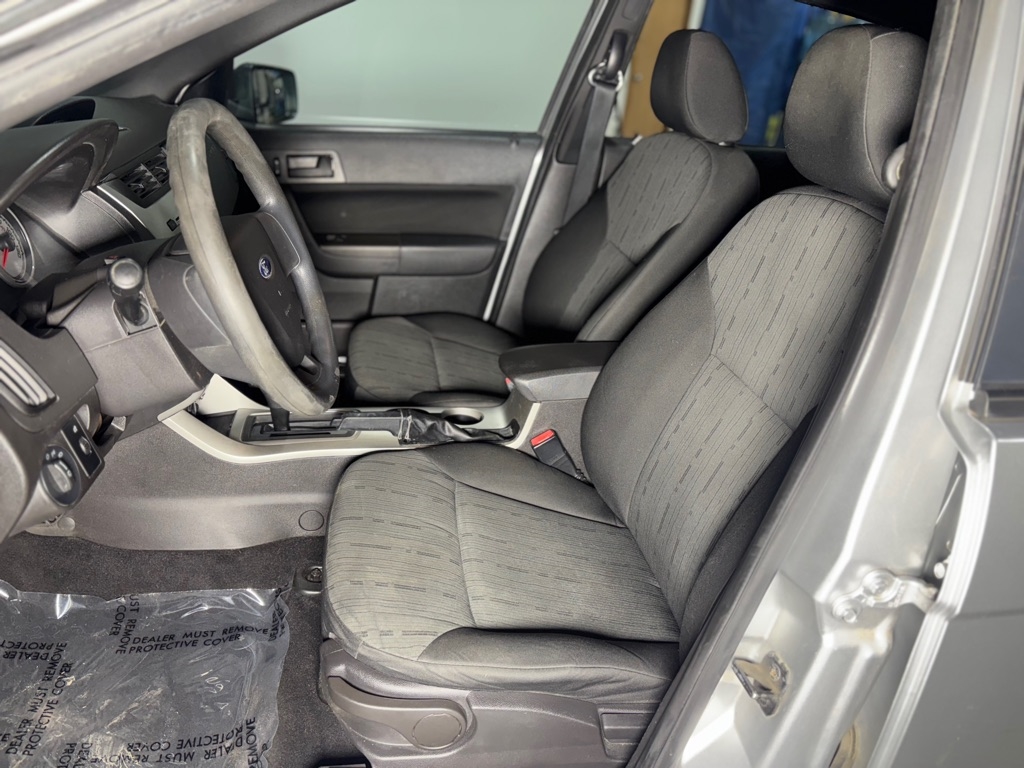 Ford Focus SE Sedan 2010