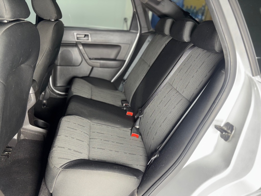 Ford Focus SE Sedan 2010