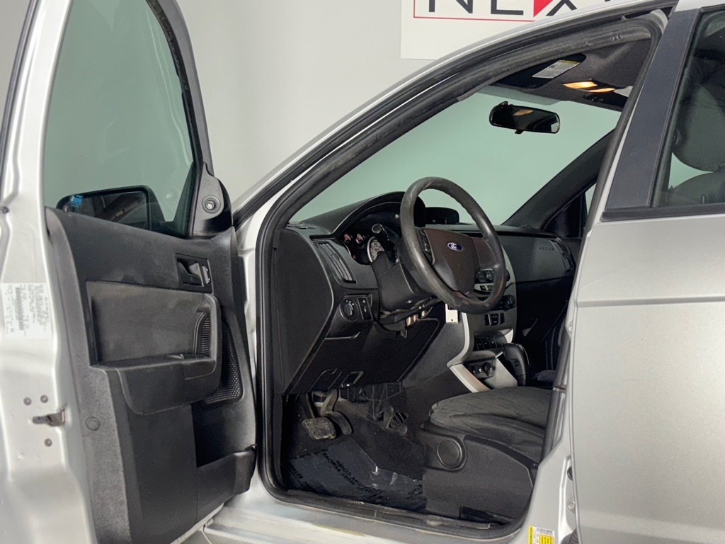 Ford Focus SE Sedan 2010