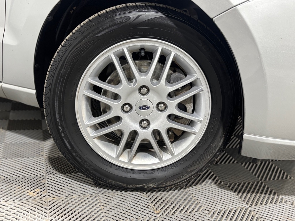 Ford Focus SE Sedan 2010