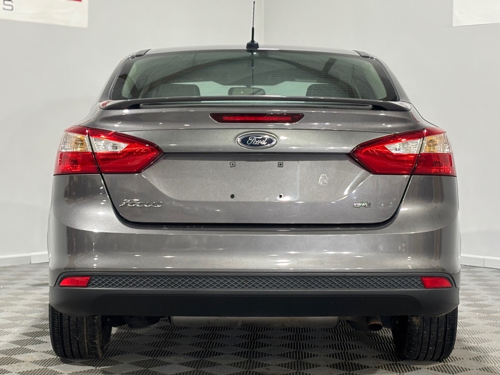 Ford Focus SE Sedan 2012