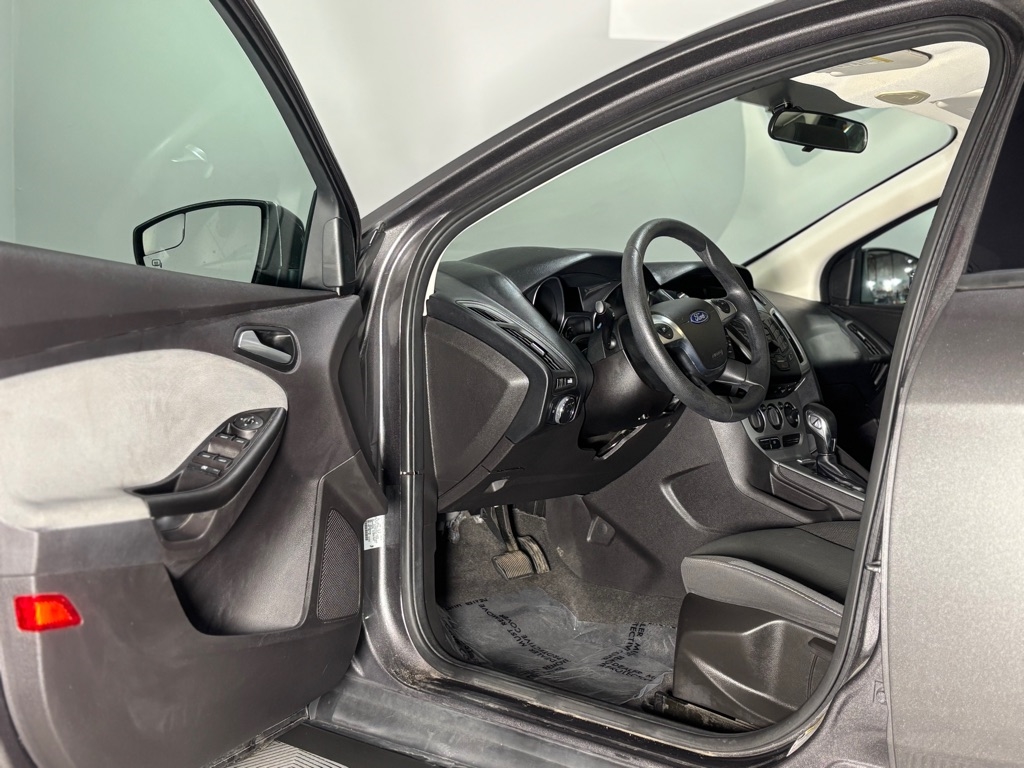 Ford Focus SE Sedan 2012