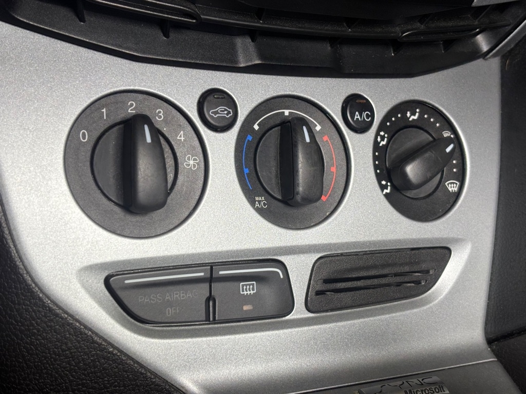 Ford Focus SE Sedan 2012