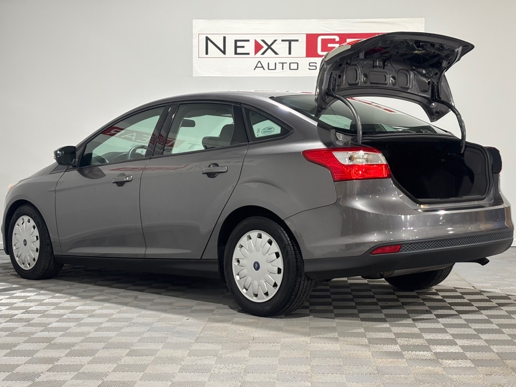 Ford Focus SE Sedan 2012