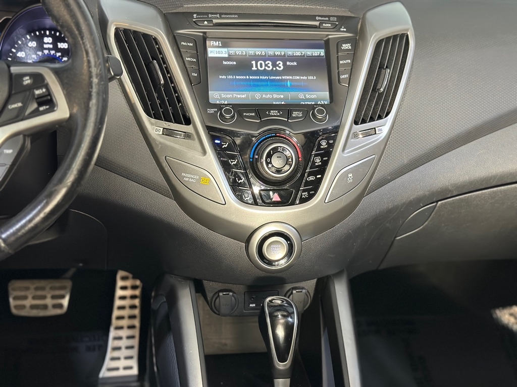 Hyundai Veloster Base 2013