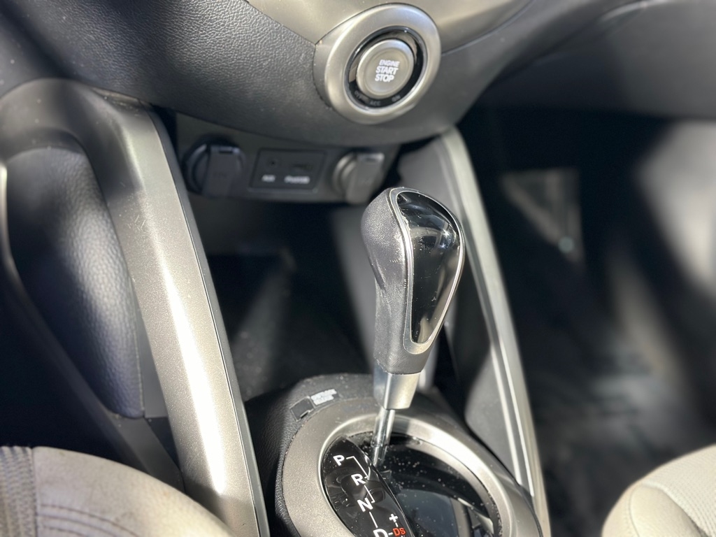 Hyundai Veloster Base 2013