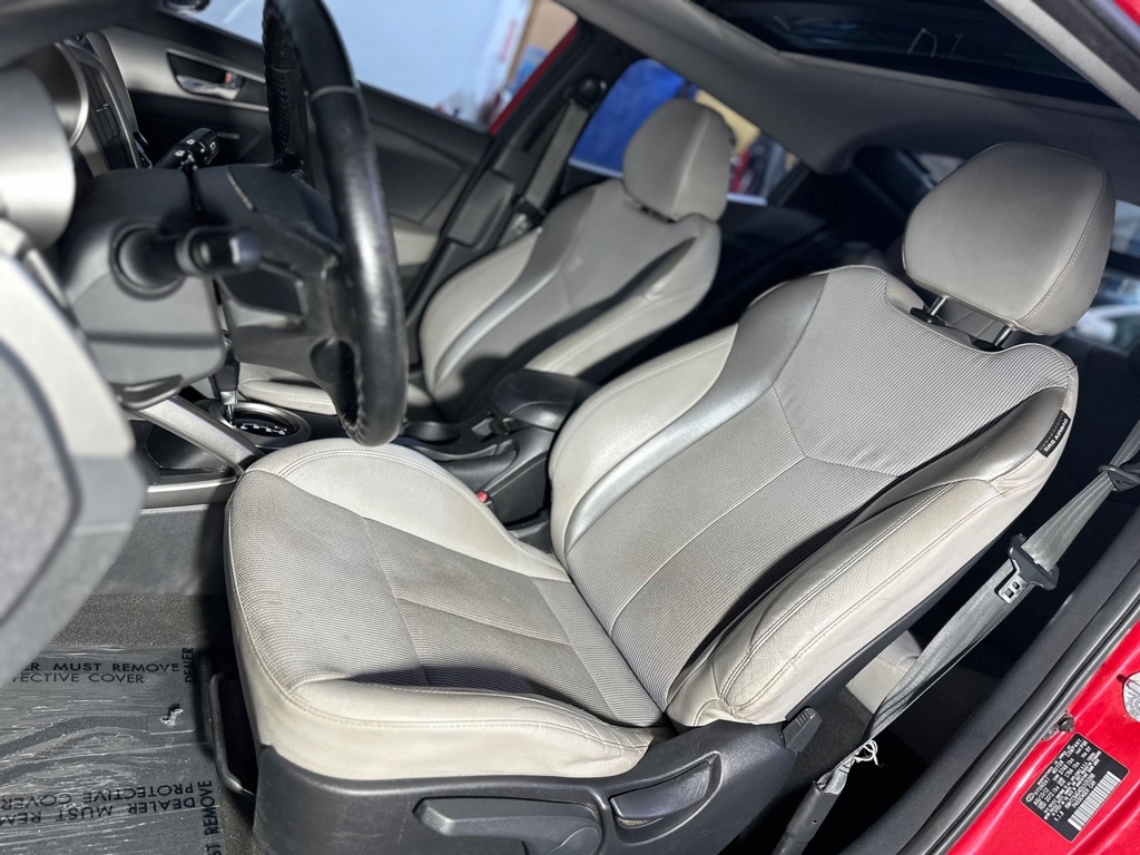 Hyundai Veloster Base 2013