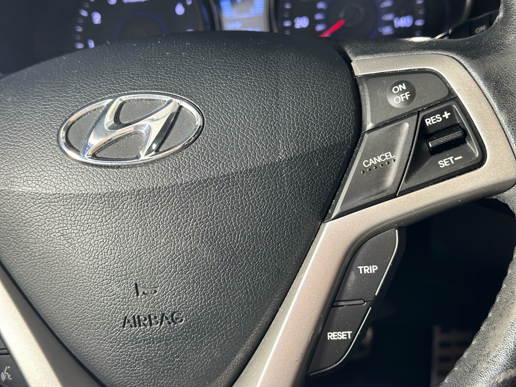 Hyundai Veloster Base 2013