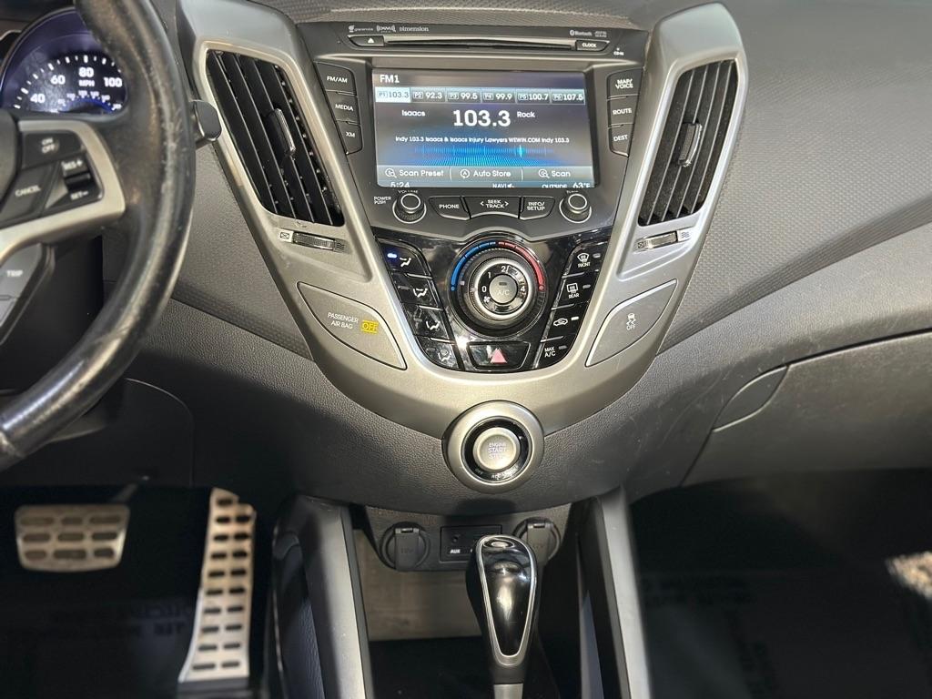 Hyundai Veloster Base 2013