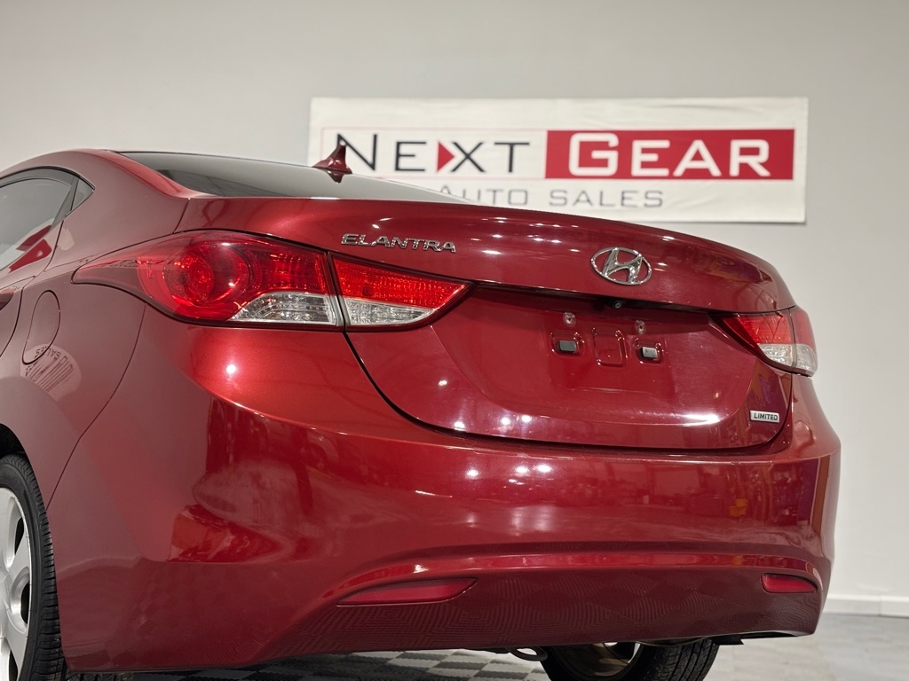 Hyundai Elantra GLS M/T 2013