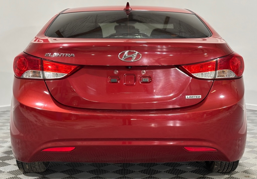 Hyundai Elantra GLS M/T 2013