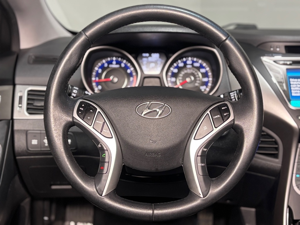 Hyundai Elantra GLS M/T 2013