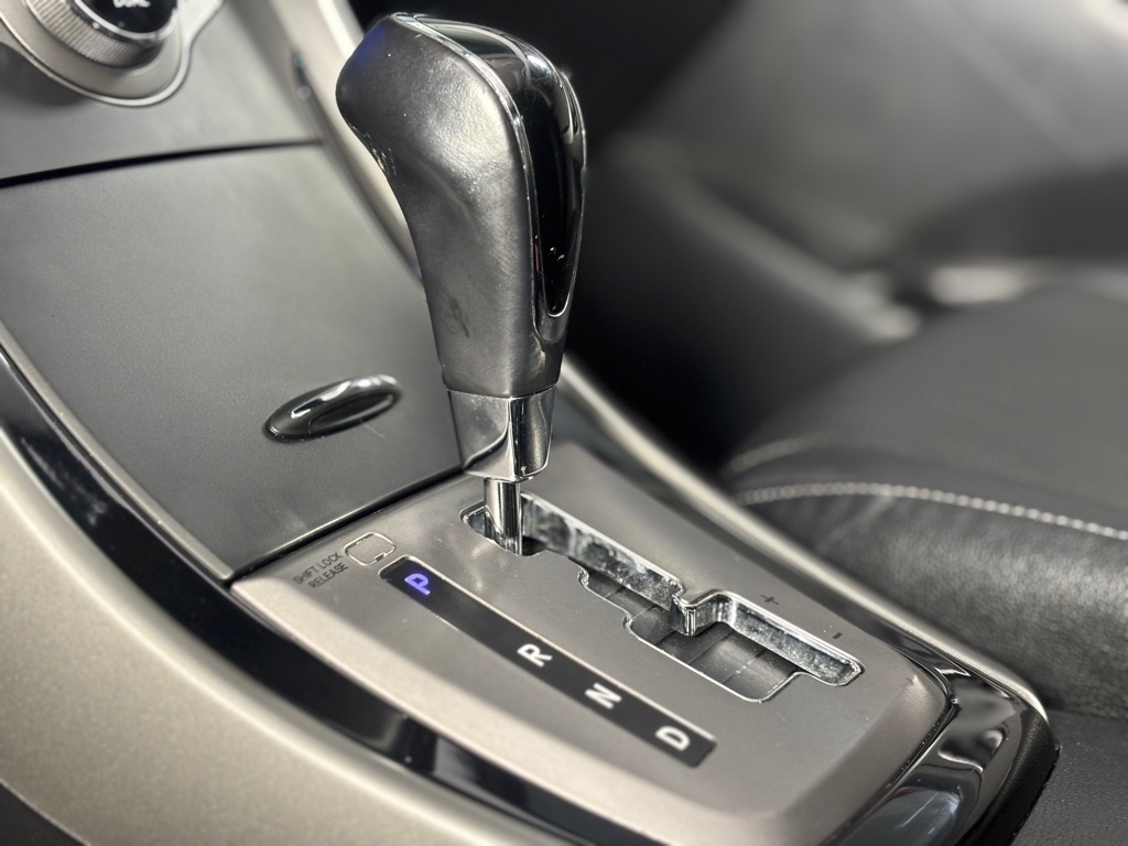 Hyundai Elantra GLS M/T 2013