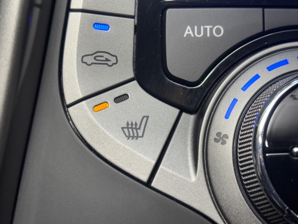 Hyundai Elantra GLS M/T 2013