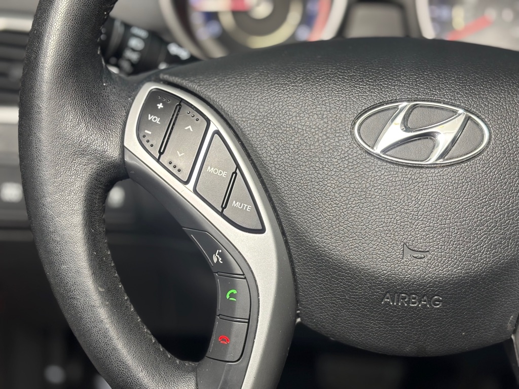 Hyundai Elantra GLS M/T 2013