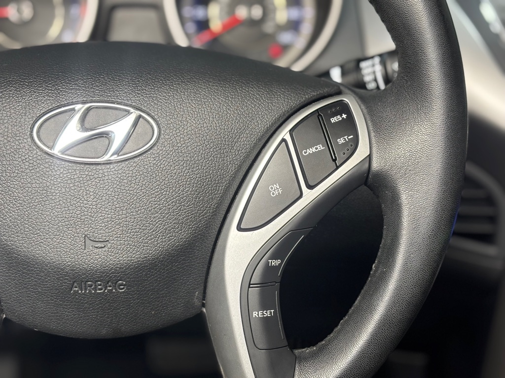 Hyundai Elantra GLS M/T 2013